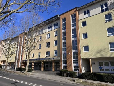 Friedrichsdorf - Attraktive Zwei-Zimmer-Wohnung in der Taunusresidenz mit Balkon und Parkblick !