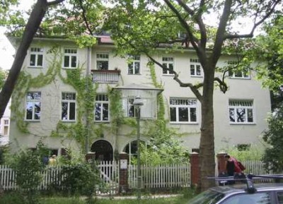 Haus im Haus: Geräumige und vollst. renovierte 8-Raum-Maisonette-Wohnung mit Balkon in Nikolassee
