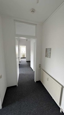 Biete schöne, helle  und gut geschnittene 4-Ziimmer-Wohnung in Marburg-Elnhausen