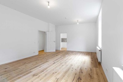 Erstbezug nach Sanierung mit Einbauküche: Schöne 2-Raum-Wohnung mit geh. Innenausstattung