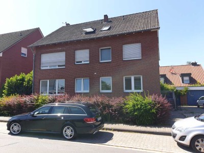 Süße 3 Zimmerwohnung mit kleiner Terrasse ! Ab sofort !
