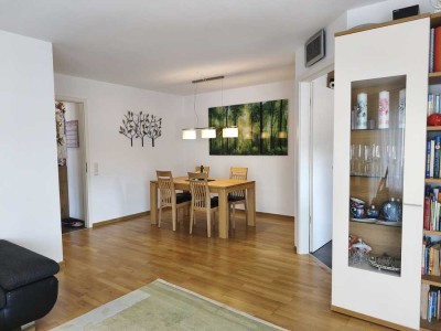 Neuwertige Etagenwohnung (KFW70) mit Aufzug und Balkon