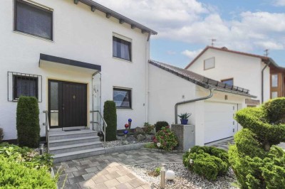 Ihr neues Zuhause: Tolle Doppelhaushälfte mit Garten, Pool, Doppelgarage