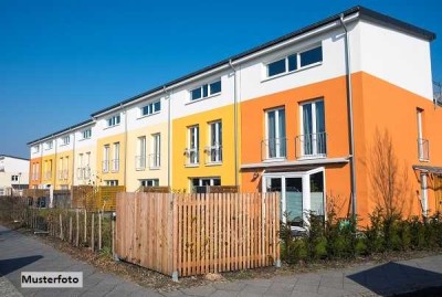 Einfamilien-Doppelhaushälfte mit Anbau und Garage