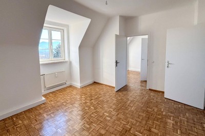 SANIERT: Dachgeschoßwohnung mit Ausblick