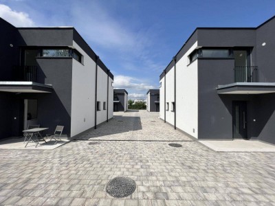 NUR NOCH 3 VON 8 VERFÜGBAR!!! Topmoderne Doppelhaushälften, belagsfertig, auf Wunsch auch schlüsselfertig