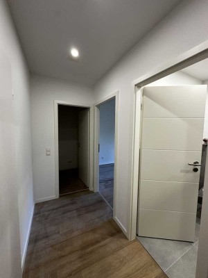 Stilvolle 2-Raum-Wohnung mit gehobener Innenausstattung mit Balkon und Einbauküche in Lampertheim