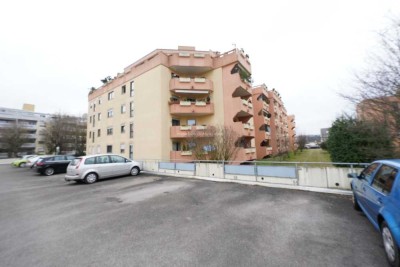 Bezaubernde 2 Zimmer Eckpenthauswohnung mit Dachterrasse, Keller, Tiefgaragenstelltplatz