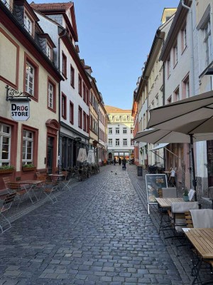 Attraktives Mehrfamilienhaus mit Gewerbeeinheit in begehrter Lage nahe des Marktplatzes