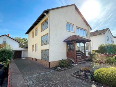 Helle 3-Zimmer-Wohnung mit Balkon, eigenem Garten, Garage & Stellplatz – ca. 75 m² im 1. OG