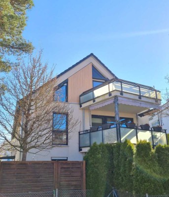 Exklusive, neuwertige 3-Raum-Terrassenwohnung mit geh. Innenausstattung mit Balkon in Unterhaching