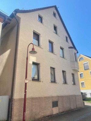 Haushälfte mit Gewerbeeinheit in Aalen-Unterkochen – Investitionsobjekt mit Entwicklungspotenzial