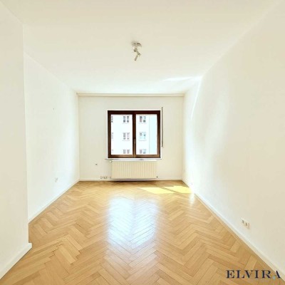 ELVIRA - Schwabing am Luitpoldpark: Schöne 2-Zimmer-Altbauwohnung mit Balkon & großzügiger Wohnküche