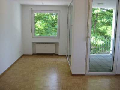 1-R.-Wohnung mit Balkon, gr. Küche u. Wannenbad