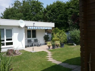 Neuwertiger Bungalow mit Garage