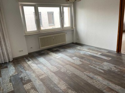 NEU! Geräumige 2-Zimmer Wohnung in Frankfurt am Main!