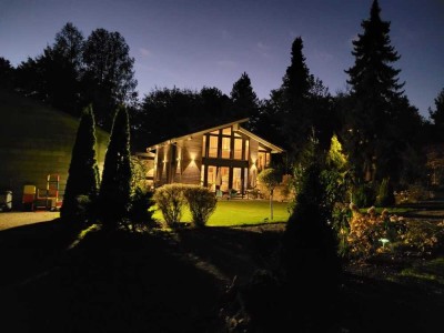 TRAUMHAUS aus Holz und Glas am Waldrand in einmaliger Wohnlage