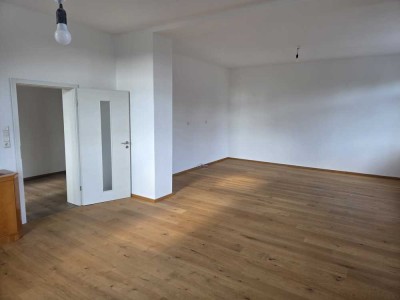 Exklusive, lichtdurchflutete 4 Zimmer Wohnung am Stadtrand von Hof