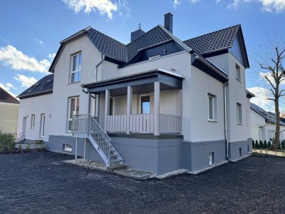 Erstbezug mit Kamin, Carport und eigenen Garten