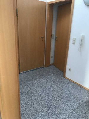 Schöne 3-Zimmer-Dachgeschosswohnung mit Balkon und Einbauküche in Passau