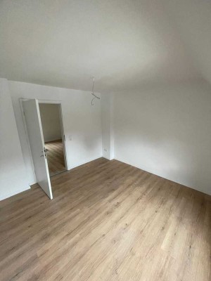 EAb sofort: 2-Zimmer-DG-Wohnung in Top-Lage Altenhagen – ideal für WGs!
