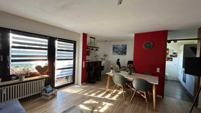 Exklusive 2,5-Zimmer-Hochparterre-Wohnung mit Balkon und EBK in Denkendorf