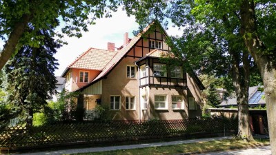 Stilvolle 5 Zimmer Wohnung mit Garten im herrschaftlichen Altbau