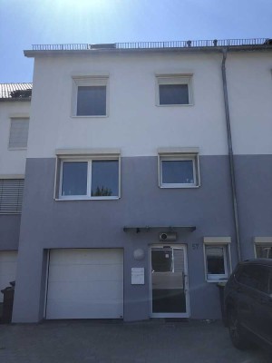 Modernes Reihenmittelhaus (Passivhaus - KfW 40) mit 3 Parkplätzen, Provisionsfrei!