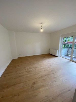 Sanierte 2-Raum-Hochparterre-Wohnung mit Balkon in Willich