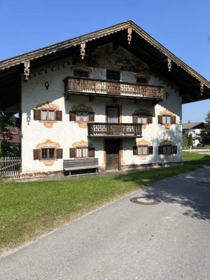 Charmantes, altes Bauernhaus mit Grundstück