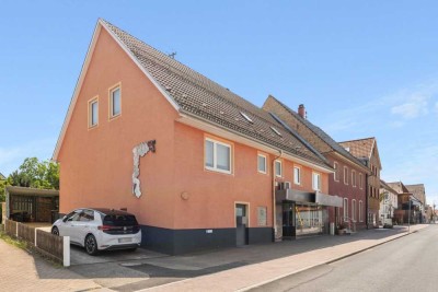Wohnhaus mit Laden und Ausbaupotential