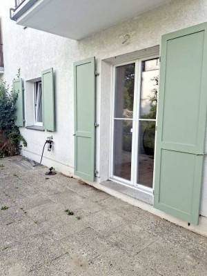 Erstbezug nach Kernsanierung  2-Zimmer Erdgeschoss-Wohnung m. Terrasse u. kl. Garten in Hermsdorf