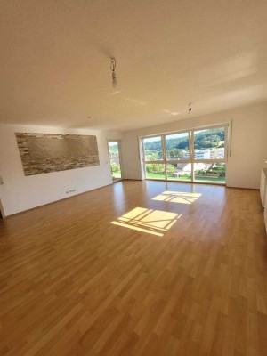 Helle 3-Zimmer-Wohnung mit Südterrasse, Weitblick & Stellplatz in Weißbach