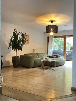 Charmante 2-Zimmer-Wohnung mit Haus-im-Haus-Charakter, eigenem Garten und Stellplatz