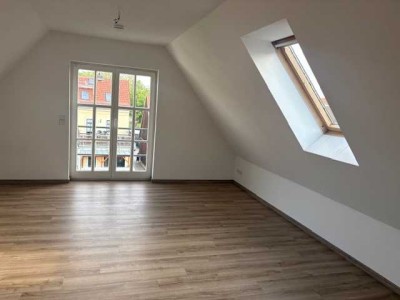 Freundliche 2-Zimmer-DG-Wohnung mit Balkon in Pegau