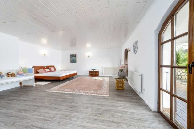 Attraktive und gepflegte 4-Zimmer-Wohnung mit Wintergarten und EBK in Igel