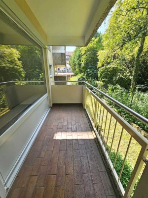 Helle 2-Zimmer-Hochparterre-Wohnung mit EBK, Loggia und Blick ins Grüne