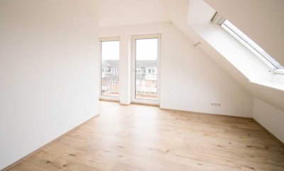 Helle Dachgeschoss Wohnung mit Balkon u. Stellplatz