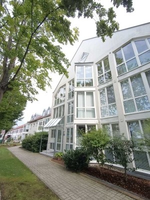 Helle Wohnung mit Wintergarten, Balkon, Tiefgarage und Keller in Manching