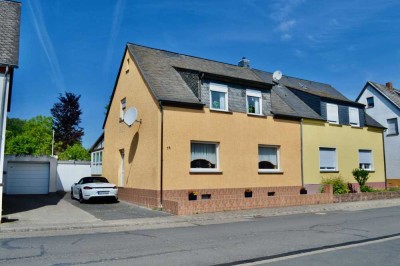 Doppelhaushalte in Ortsrandlage in gepflegtem Zustand
