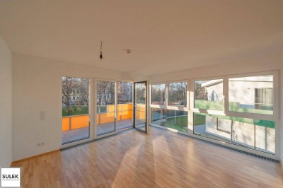 Wohnen in Hirschstetten: großzügige Familien Wohnung (4 Zimmer) mit Balkon und Grünblick - ab 1.7.(!)