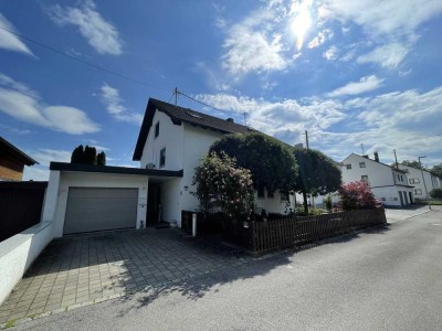 Gepflegtes, großzügiges Zweifamilienhaus 
mit möglichem Bauplatz !!!