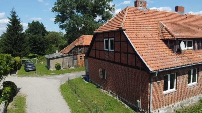 Ländliches Reihenendhaus mit Garage und Nebengelass