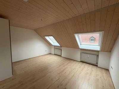 Wohnbau Angermair! Gemütliche Dachgeschosswohnung mit separater Küche