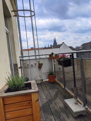 1 bis 2 Zi.-Wohnung (Wohnküche) , Diele, Bad - großer Balkon mit Domblick