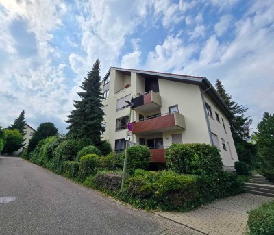 Hochwertig sanierte Wohnung mit schicker EBK, 2 Badezimmern, 3 Schlafzimmern und Garage in Höfingen