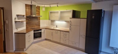 Gemütlich, modern & zentral – renovierte Dachwohnung mit Klima und Dachterasse