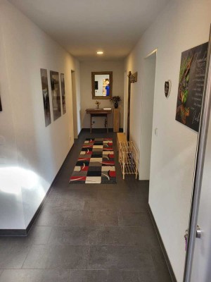 Attraktive 2,5-Zi.-Wohnung im EG in Neuweiler, 90m², Balkon, Garten