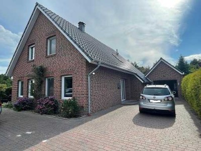 RESERVIERT - Modern wohnen, ruhig leben - Junges Dreigiebelhaus mit Garage in Badeseenähe