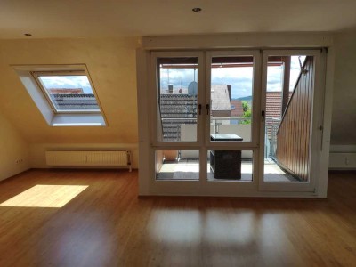 Attraktive 3,5-Zimmer Maisonette-Wohnung mit Alb-Panorama in Köngen